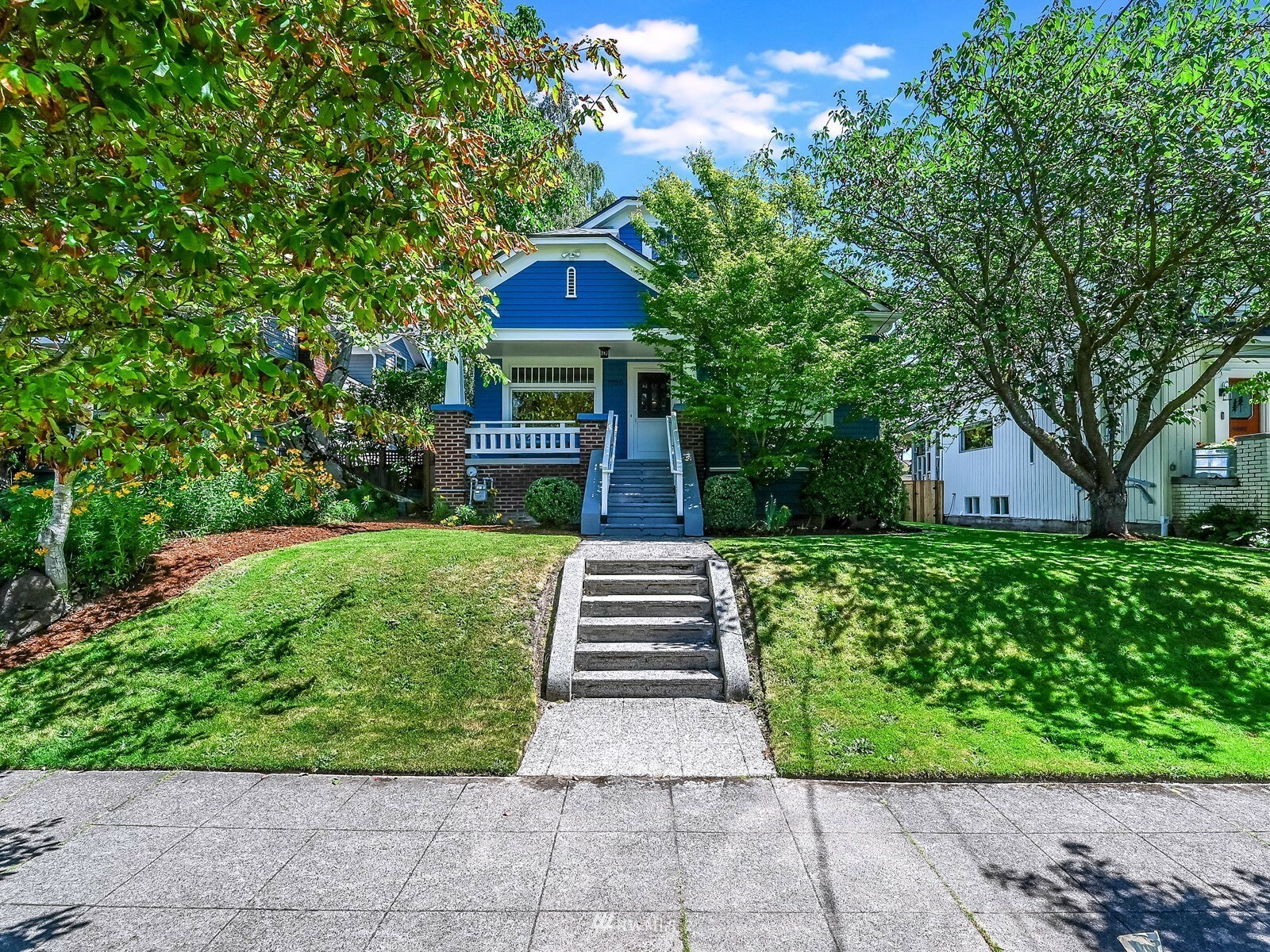 Property Photo: 7720 32nd Avenue NW WA 98117