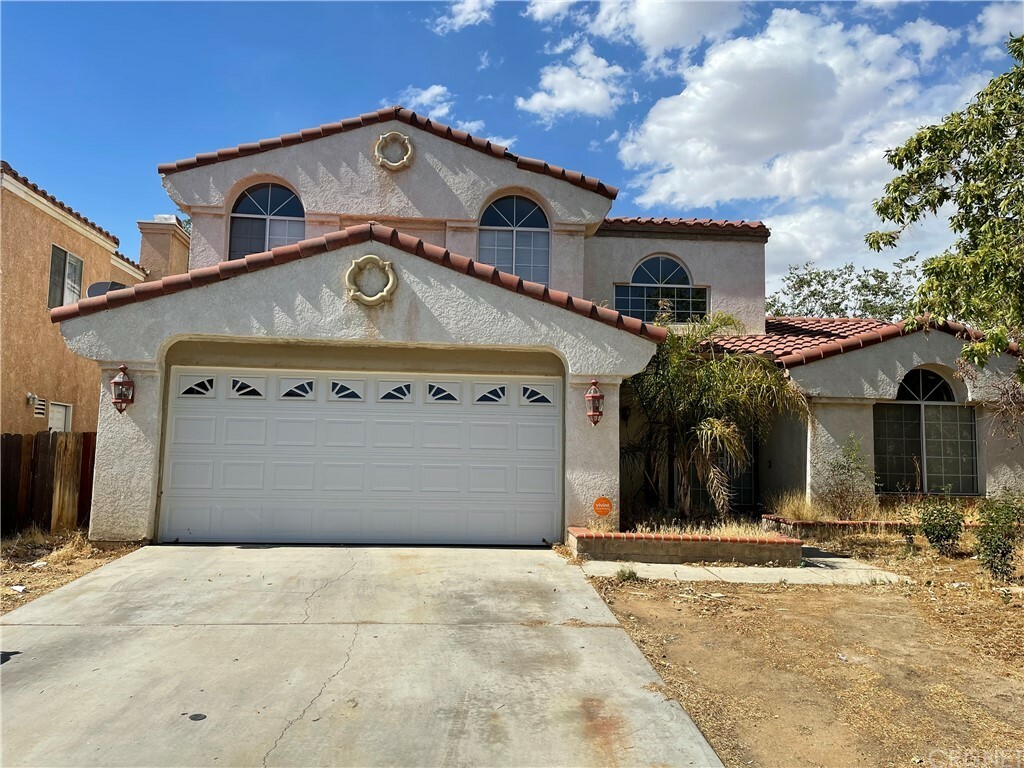 Property Photo:  1715 Boysenberry Way  CA 93550 