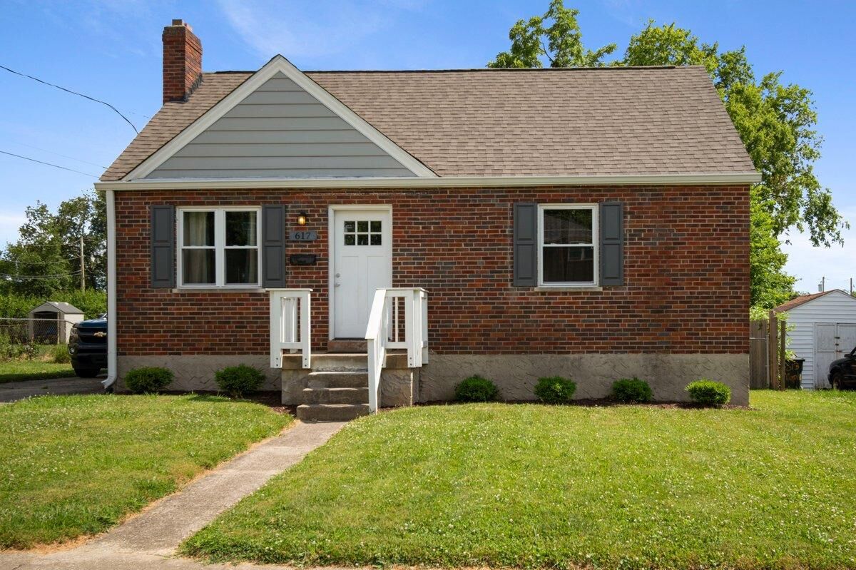 Property Photo: 617 Maple Dr OH 45215