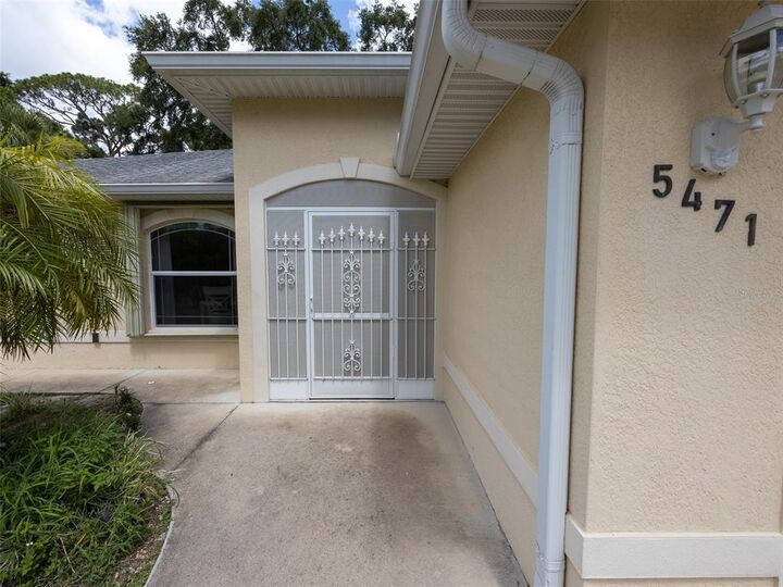 Property Photo:  5471 Burdette Terrace  FL 34287 