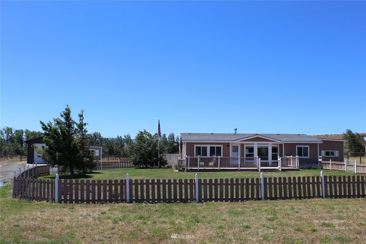 Property Photo:  730 Clarke Road  WA 98926 