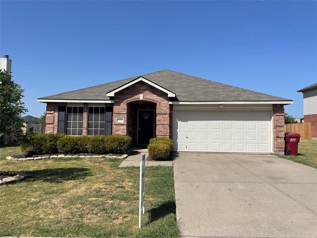 Property Photo: 1205 Hawthorne Court TX 75189