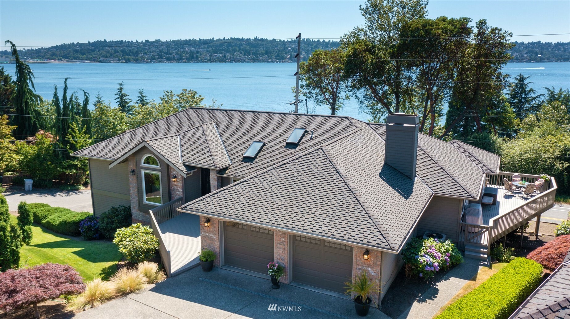 Property Photo:  2902 Lake Washington Boulevard N  WA 98056 