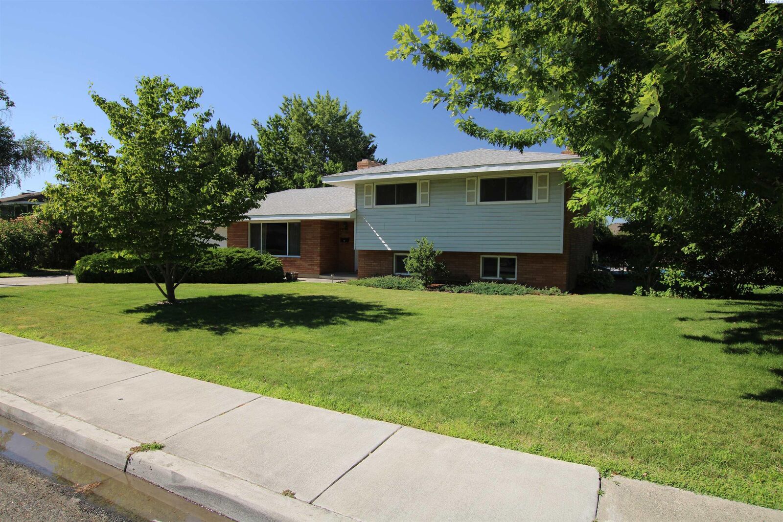 Property Photo:  414 Saint St.  WA 99354 