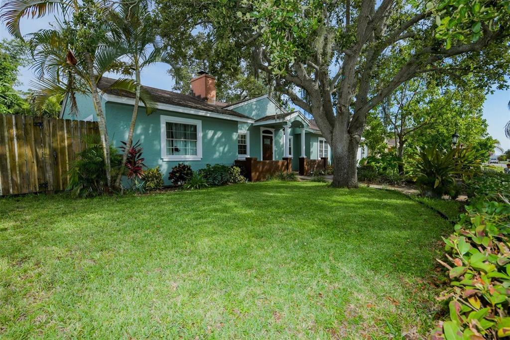 Property Photo:  118 Pearl Avenue  FL 34243 