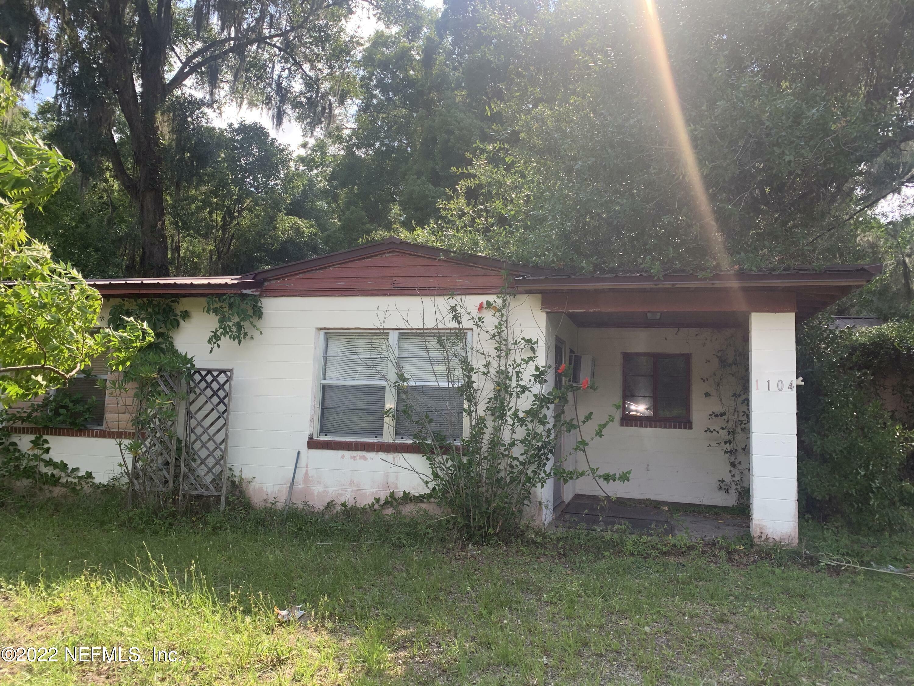 Property Photo:  1104 S Palm Avenue  FL 32177 