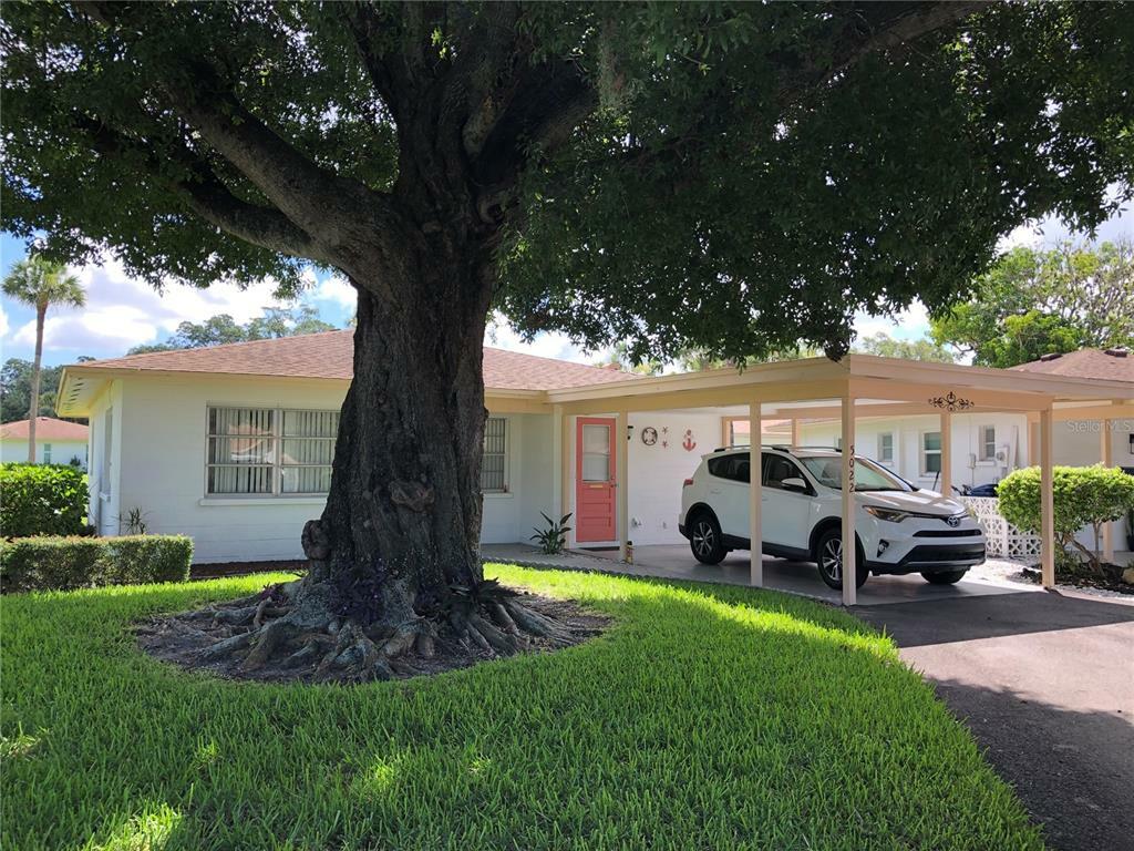 Property Photo:  5022 Live Oak Circle  FL 34207 