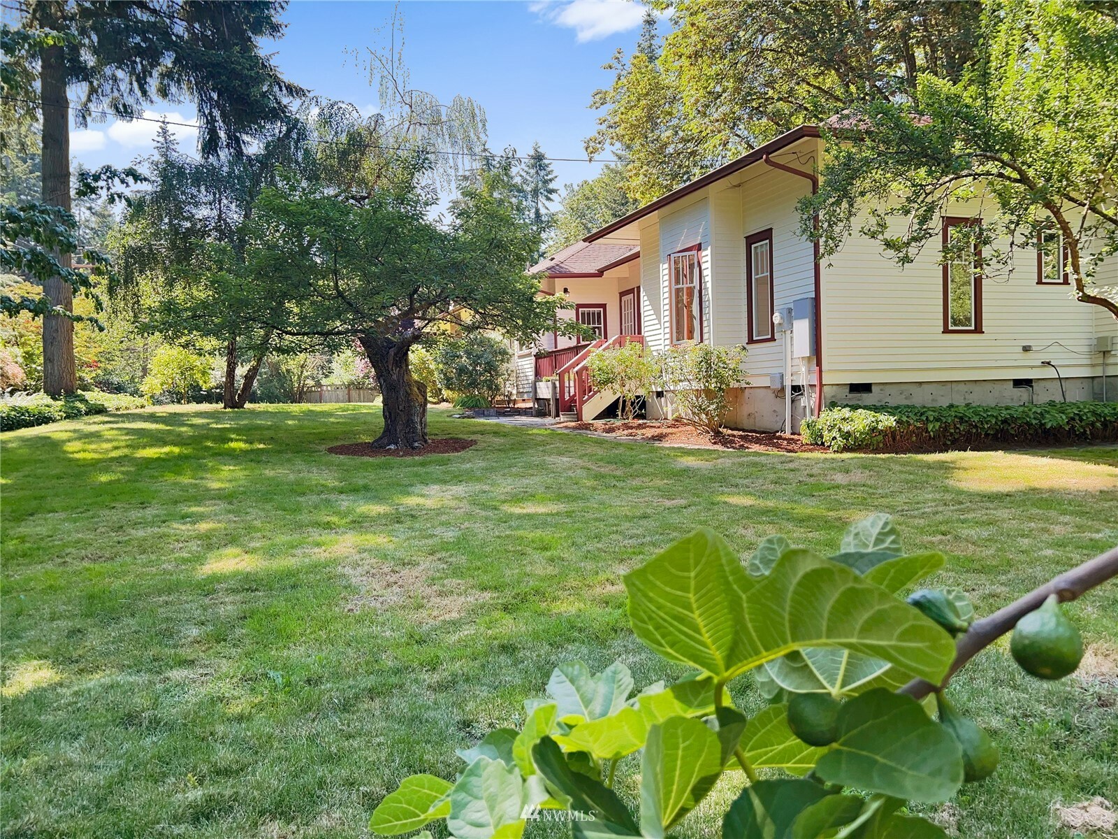 Property Photo: 14062 Henderson Road NE WA 98110