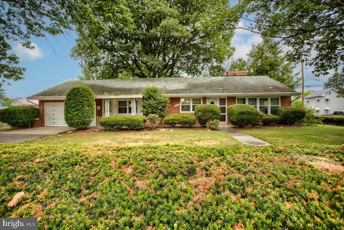 Property Photo: 305 E Simpson Street PA 17055