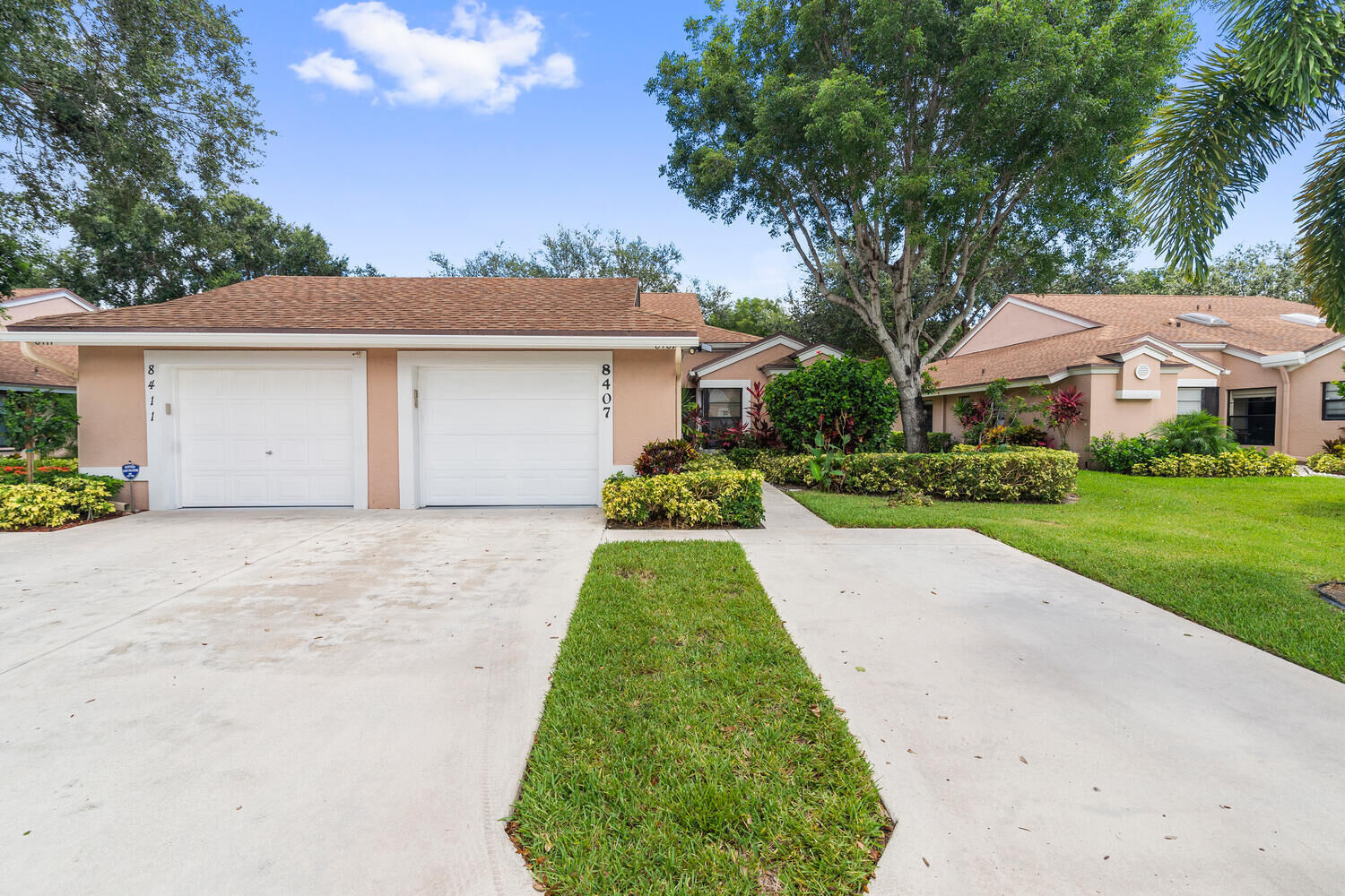 Property Photo:  8407 Springlake Drive  FL 33496 
