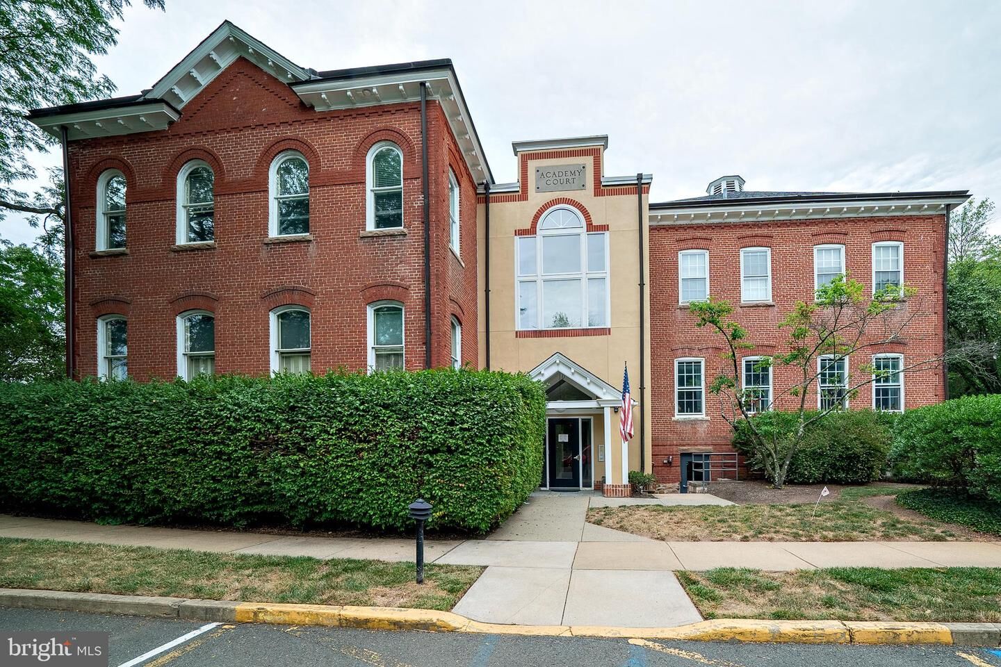 Property Photo:  8 Academy Court  NJ 08534 