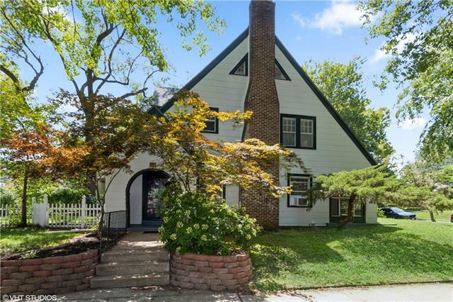 Property Photo: 617 W Gregory Boulevard MO 64114
