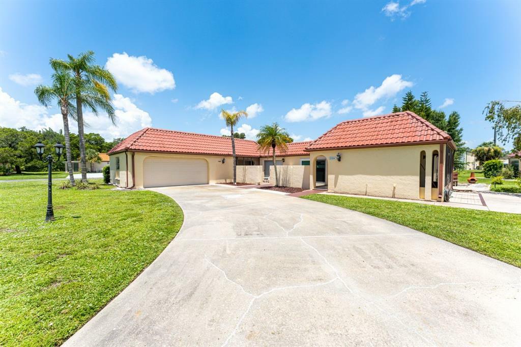 Property Photo:  1104 W Faith Circle  FL 34212 