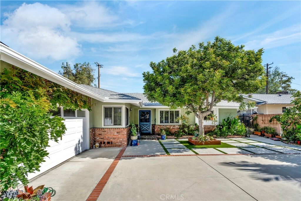 Property Photo:  1109 E Comstock Avenue  CA 91741 