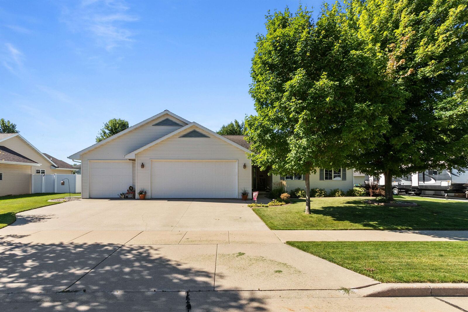 Property Photo: 2051 Mayflower Street WI 54130-3932