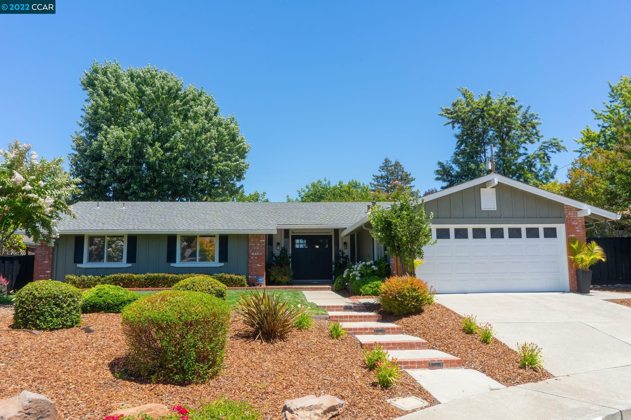 Property Photo:  340 Menlo Ct  CA 94598 