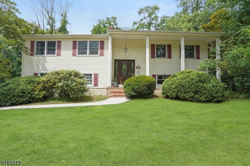 Property Photo:  30 N Brook Ave  NJ 07920 