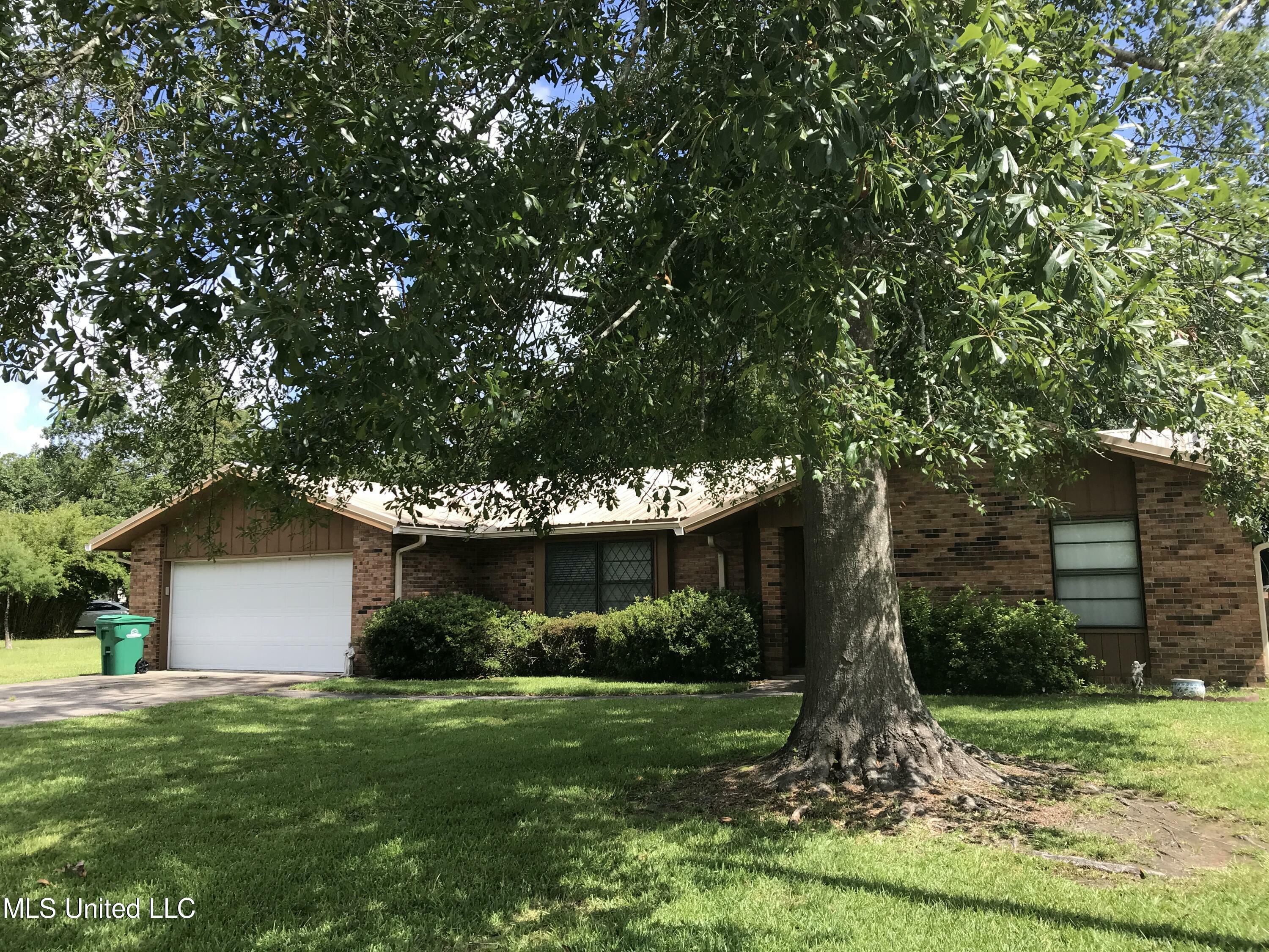 Property Photo:  63737 N Diamondhead Drive  MS 39525 