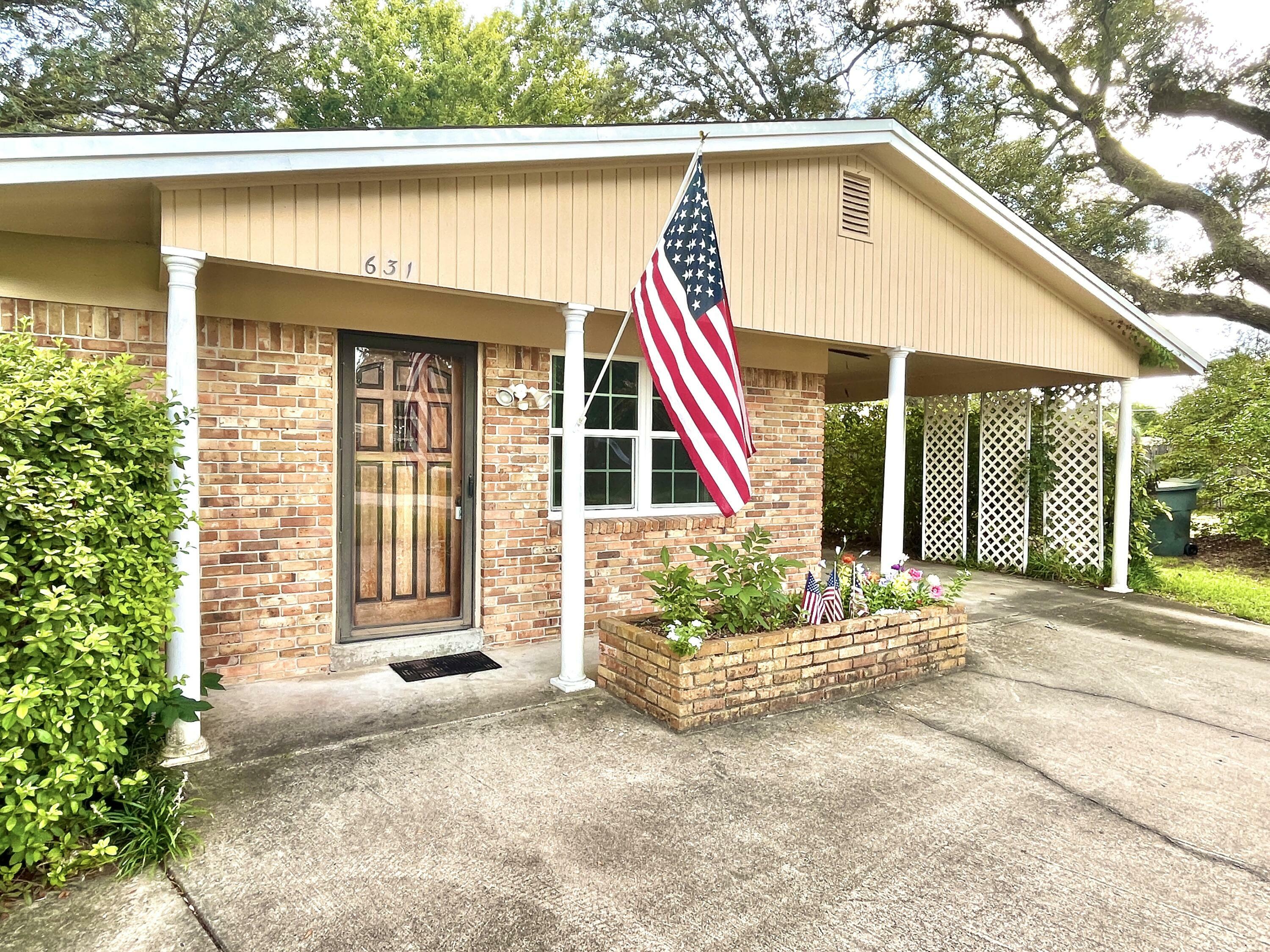 Property Photo:  631 NE Golf Course Drive  FL 32547 