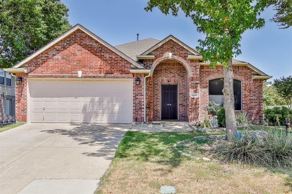 Property Photo: 9316 Yorktown Street TX 75071