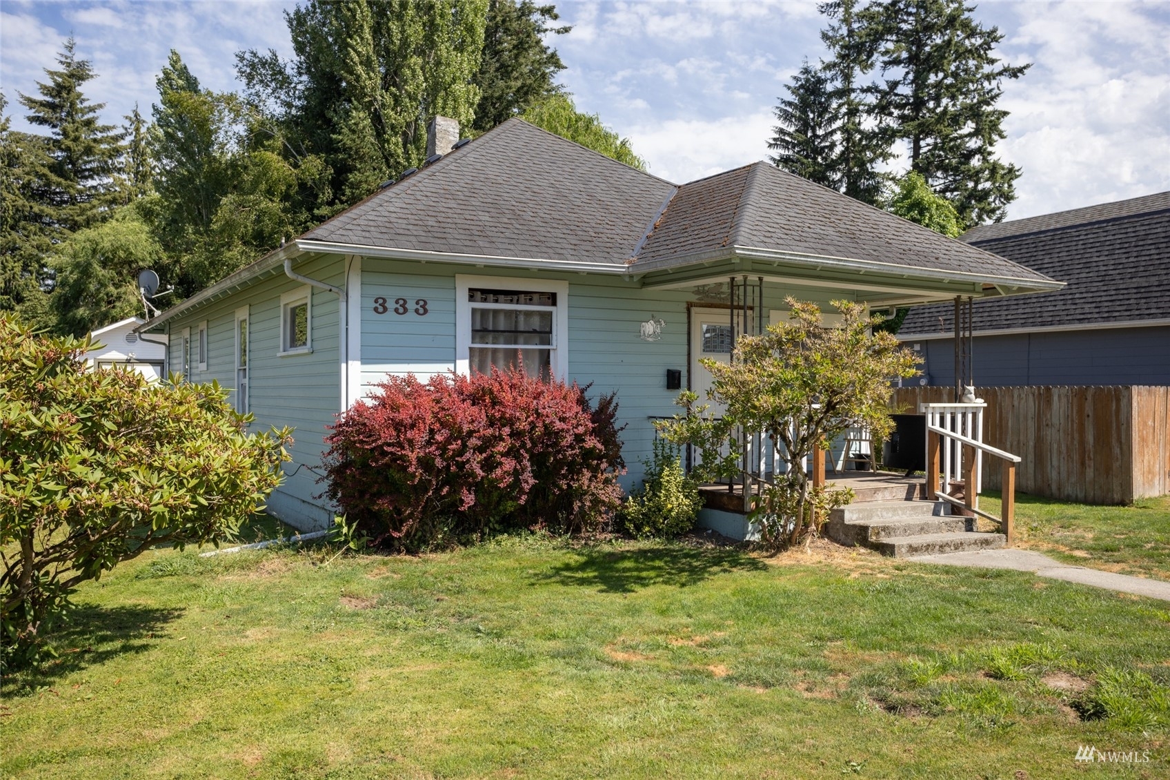 Property Photo:  333 Central Street  WA 98284 