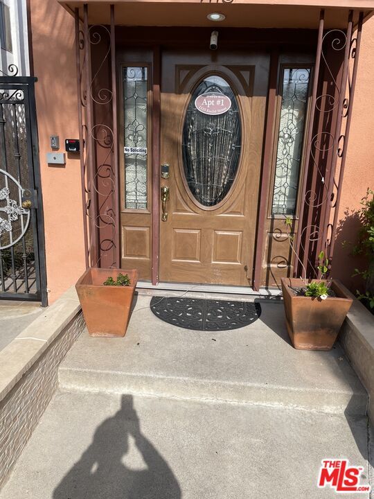 Property Photo: 1115 Euclid St 7 CA 90403