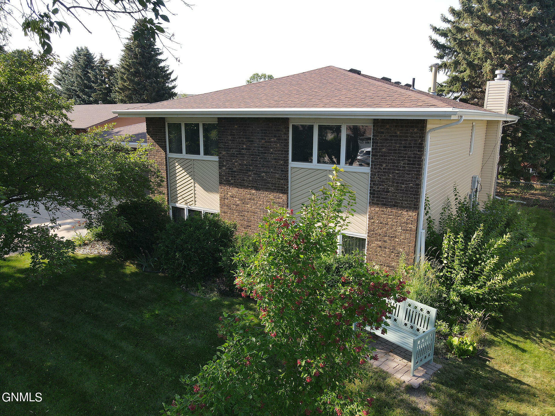 Property Photo:  314 Edmonton Drive W  ND 58503 