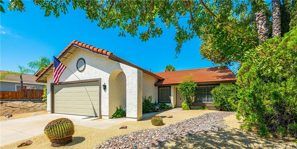 Property Photo:  25389 Ridgeplume Drive  CA 92563 