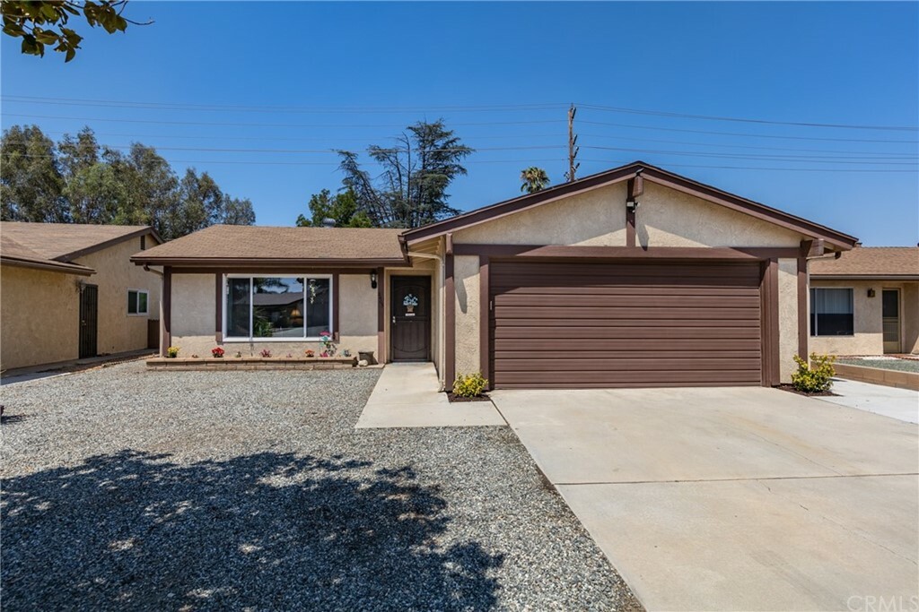 Property Photo:  2405 El Rancho Circle  CA 92545 