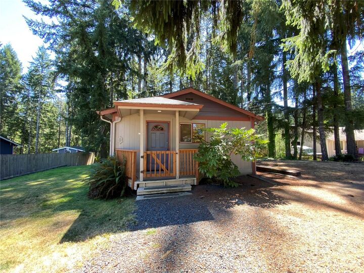 Property Photo: 720 E Road Of Tralee WA 98584