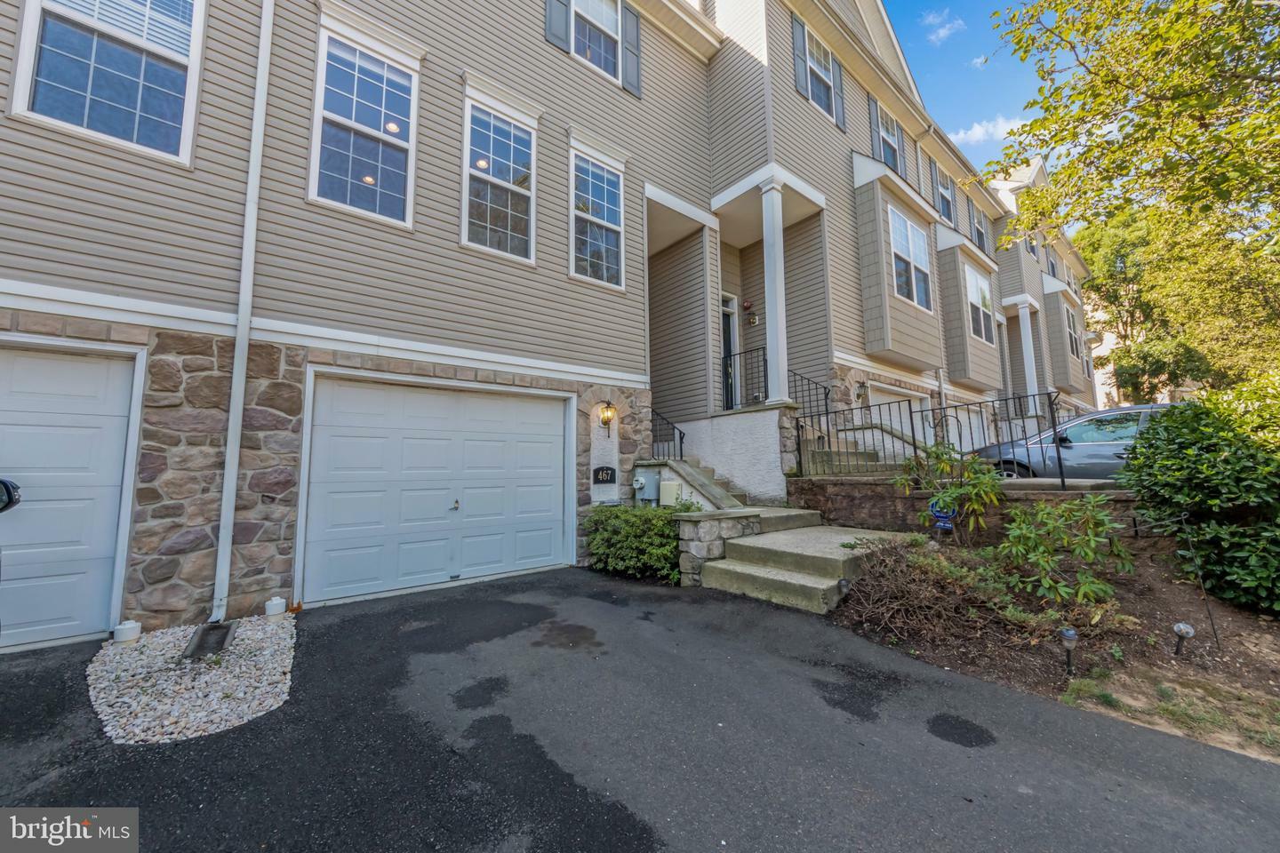 Property Photo:  467 Fort Hill Circle  PA 19034 