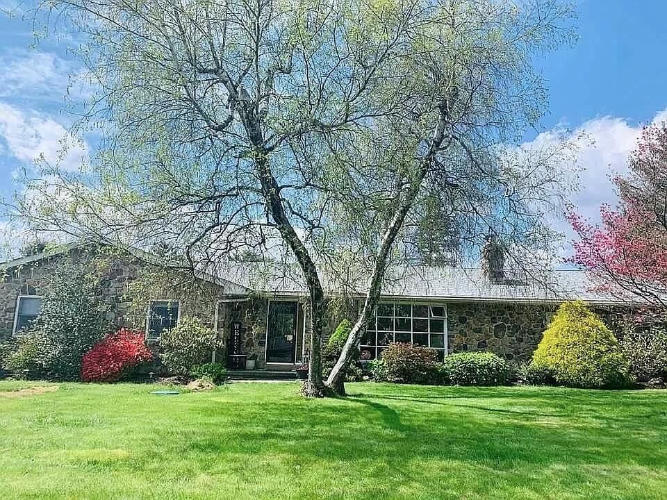 Property Photo:  2350 Morgan Hill Road  PA 18042 