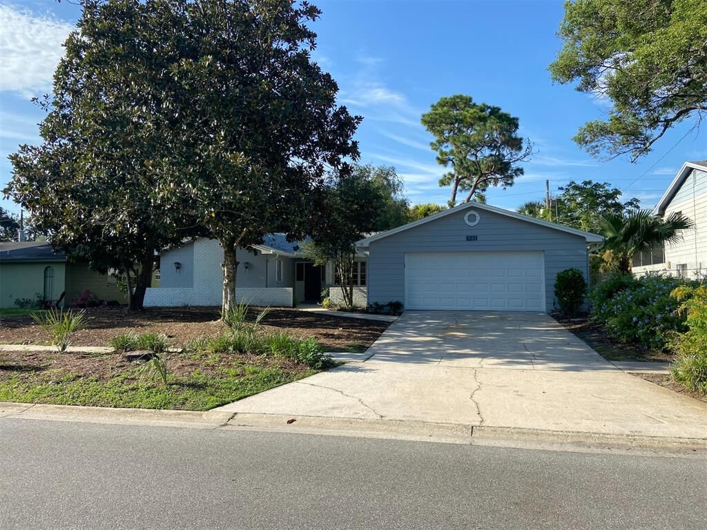 Property Photo:  1944 South Boulevard  FL 32751 