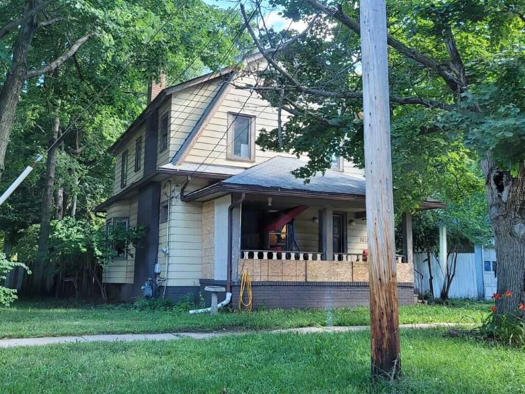 Property Photo:  1018 17th Avenue  IL 61104 