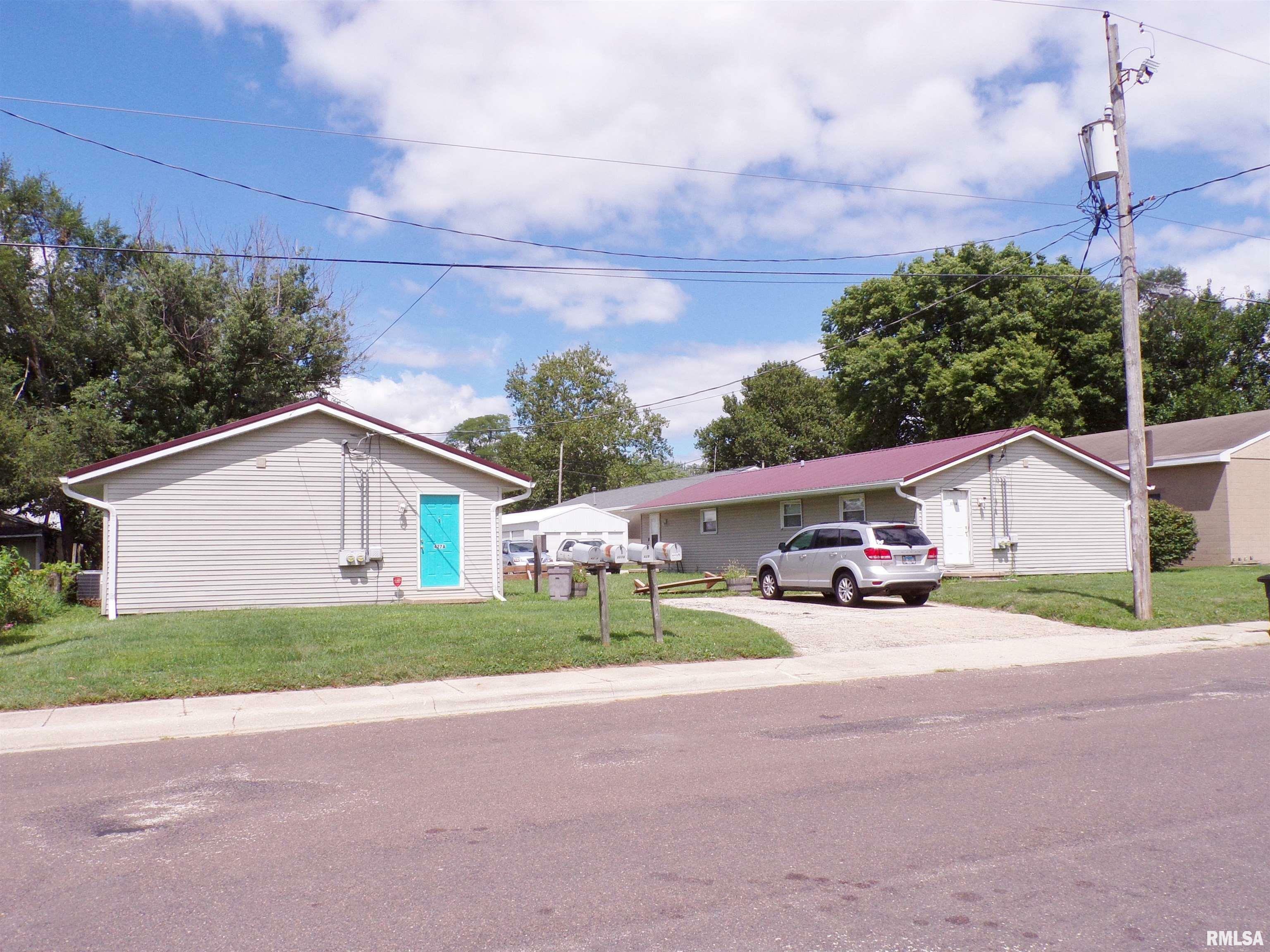 Property Photo: 427-429 E Moneta IL 61616