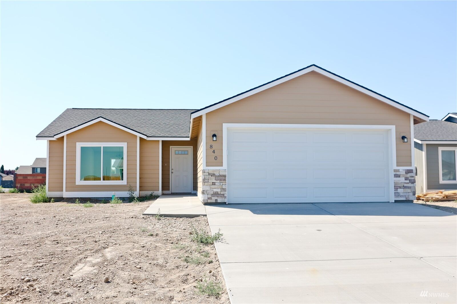 Property Photo:  817 E Cascade Street  WA 99344 