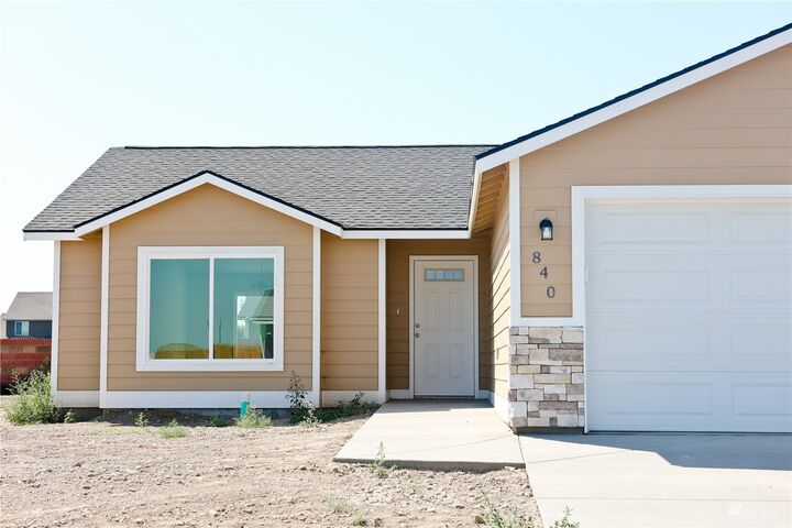 Property Photo:  907 E Cascade Street  WA 99344 