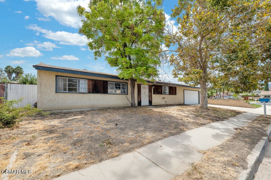 Property Photo:  1234 Lawrence Circle  CA 93065 