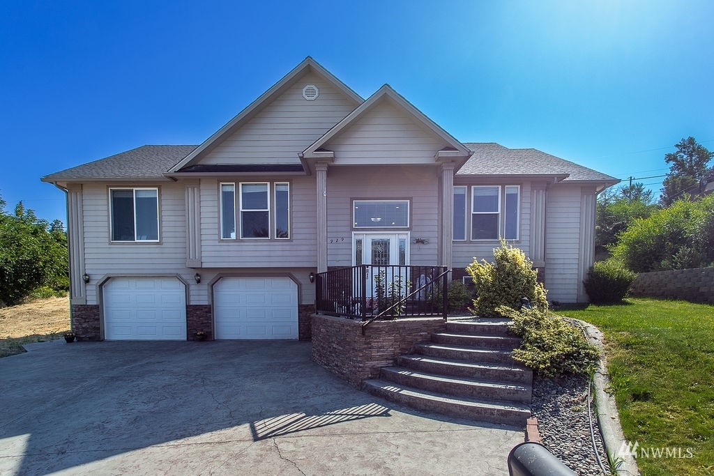 Property Photo: 929 S Garden Drive WA 98837