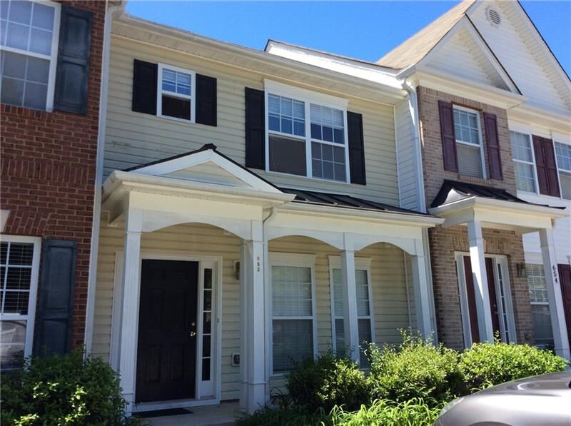 Property Photo:  652 Kenridge Way  GA 30024 