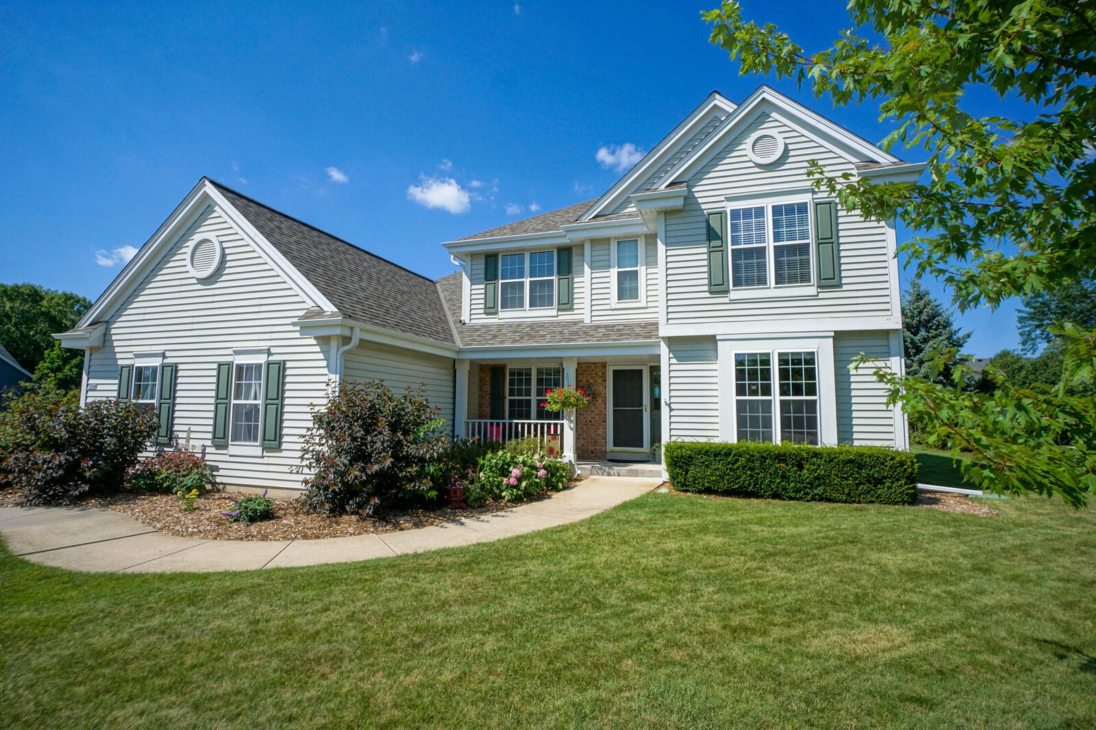 Property Photo:  1286 Cardinal Dr  WI 53066 