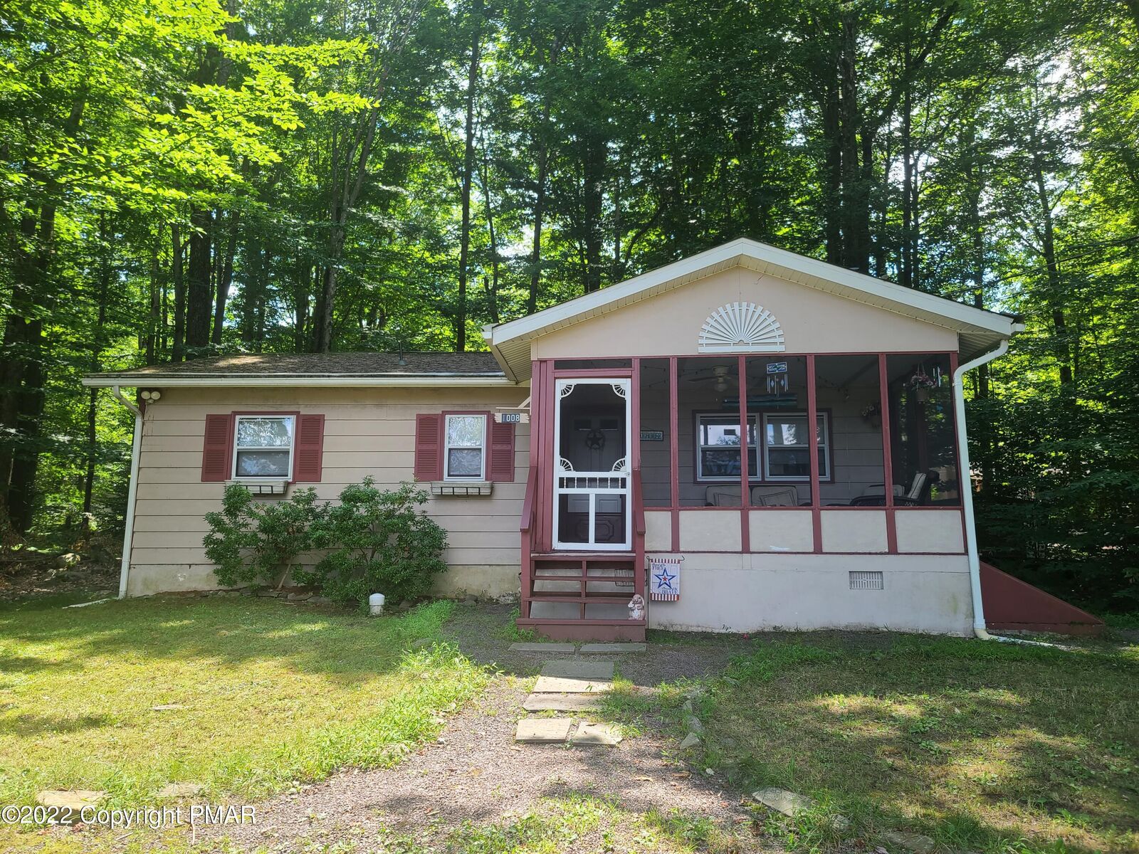 Property Photo: 1008 Arrowhead Drive PA 18347