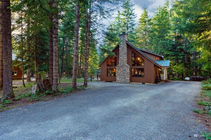 Property Photo: 62305 Corral Way E WA 98022