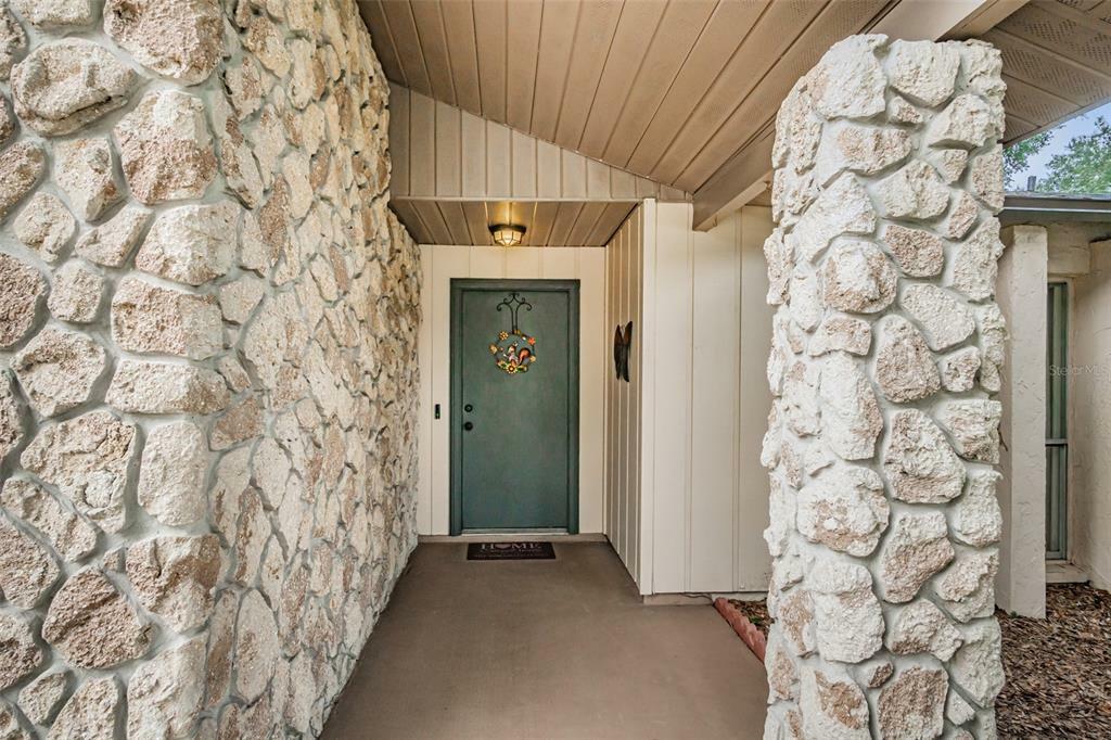 Property Photo:  3004 King Phillip Way  FL 33584 