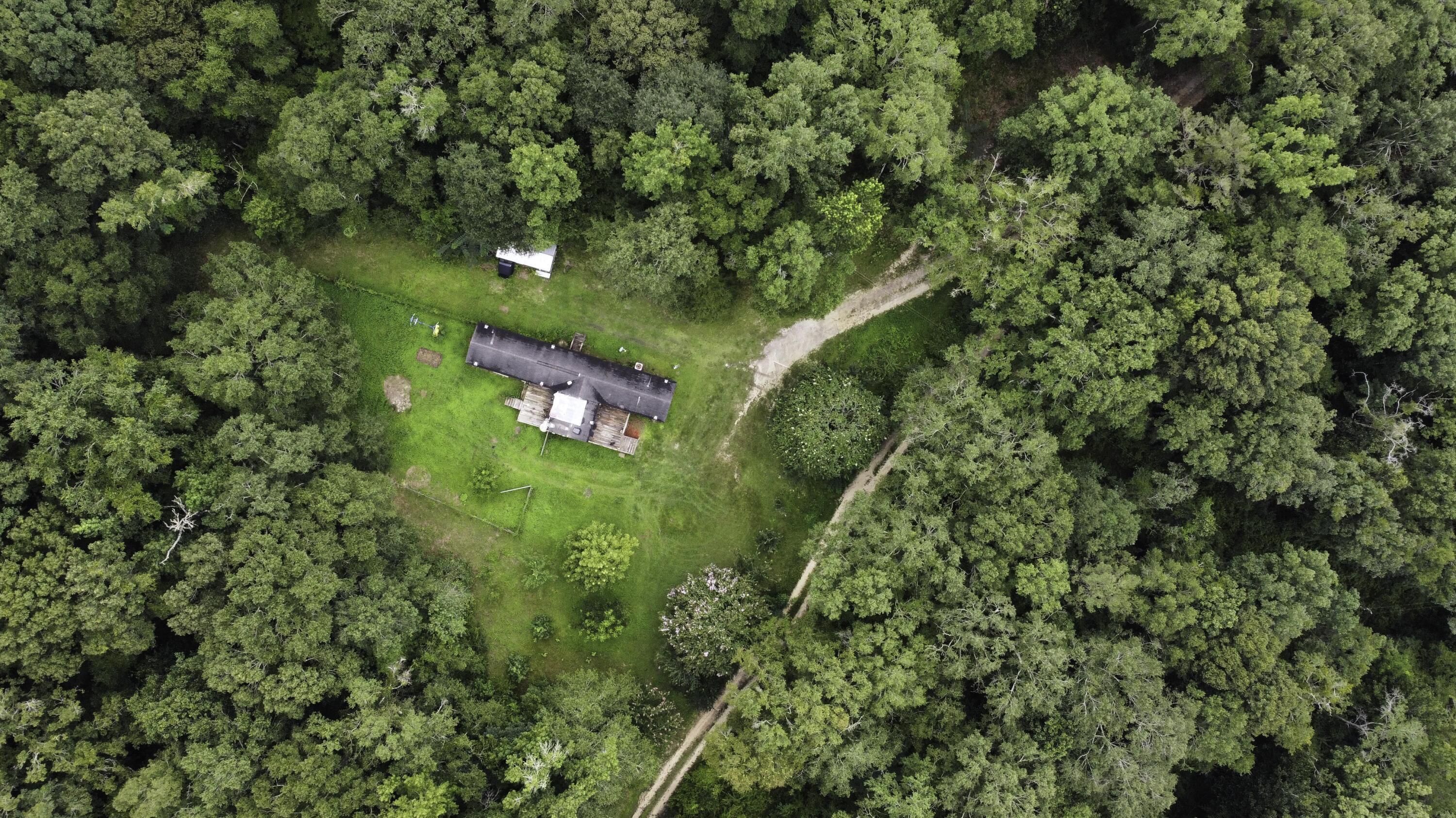Property Photo: 192 Howell Road FL 32435