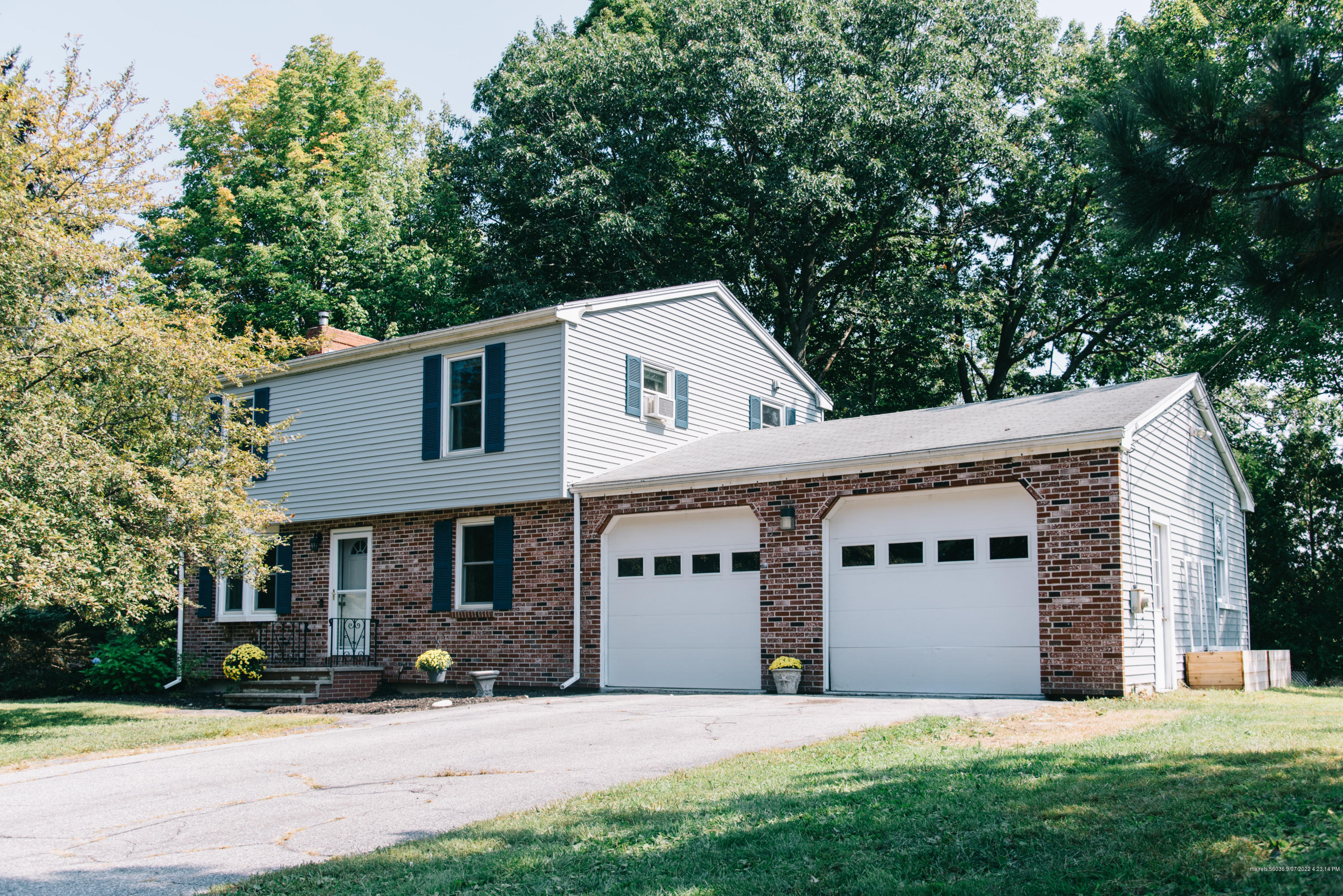 Property Photo:  