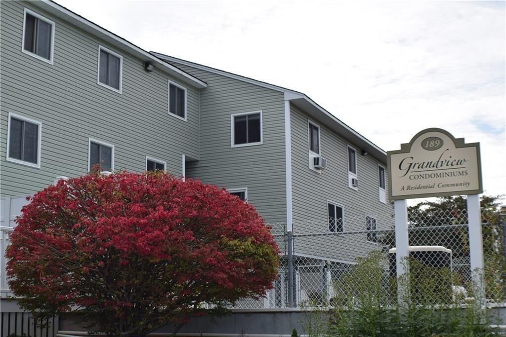 Property Photo:  189 E Grand Avenue 305  ME 04064 