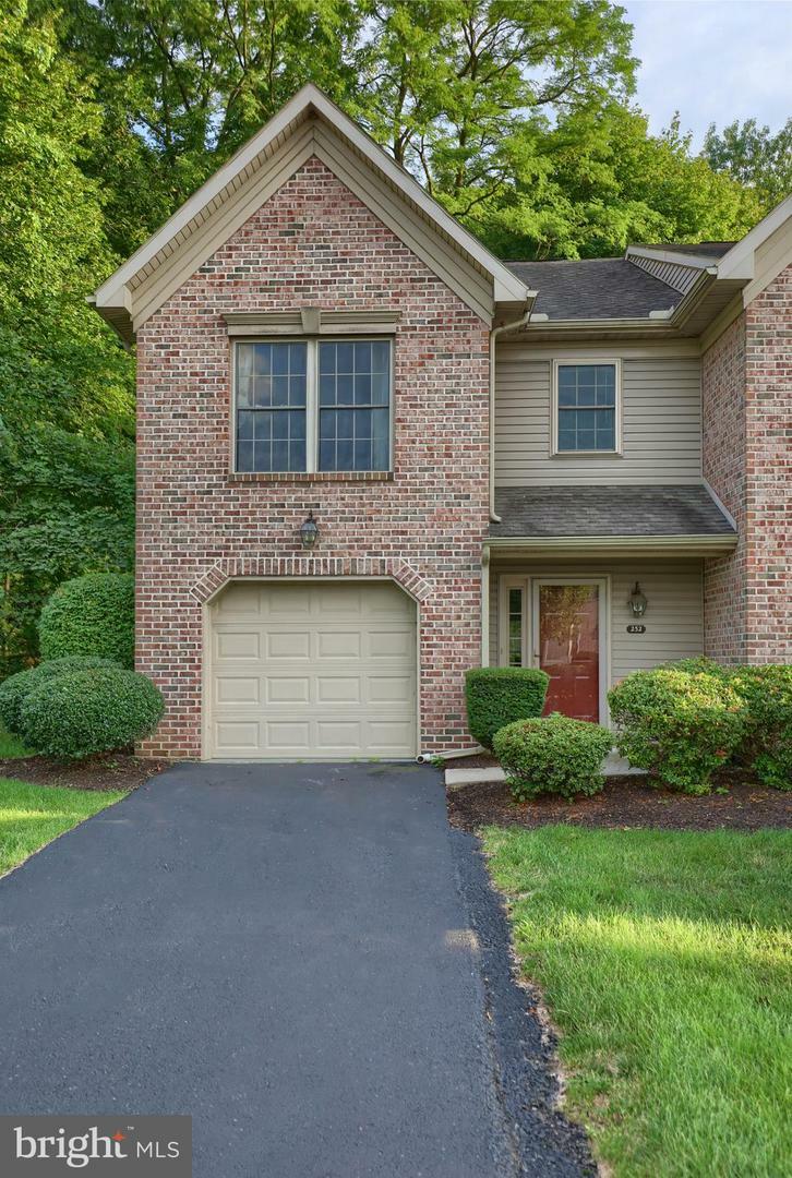 Property Photo: 252 Stonehedge Lane PA 17055