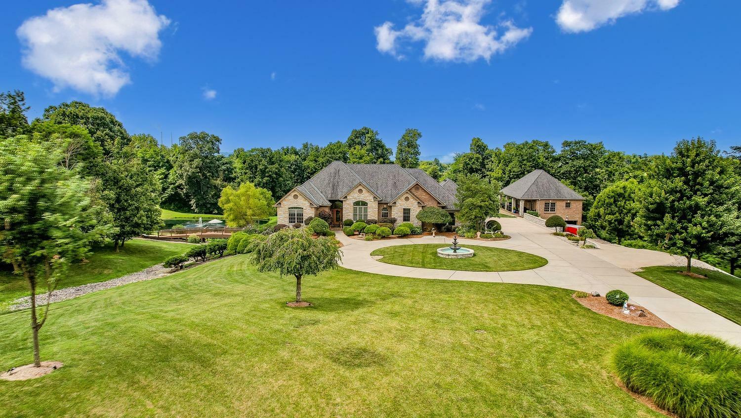 Property Photo:  2500 Shaker Village Drive  OH 45052 