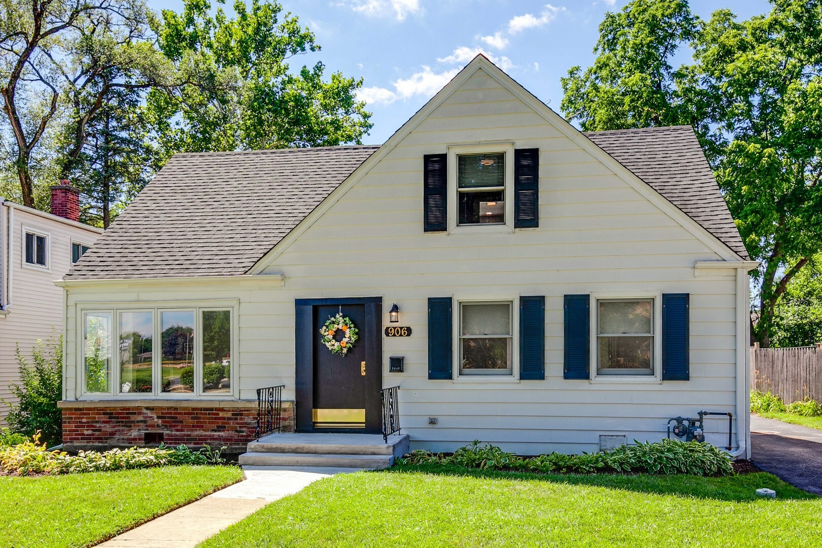 Property Photo:  906 N Dryden Avenue  IL 60004 